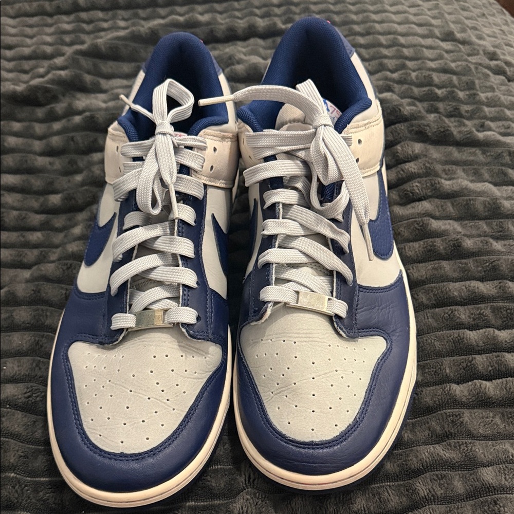 Nike Men's Navy and White Low Dunks